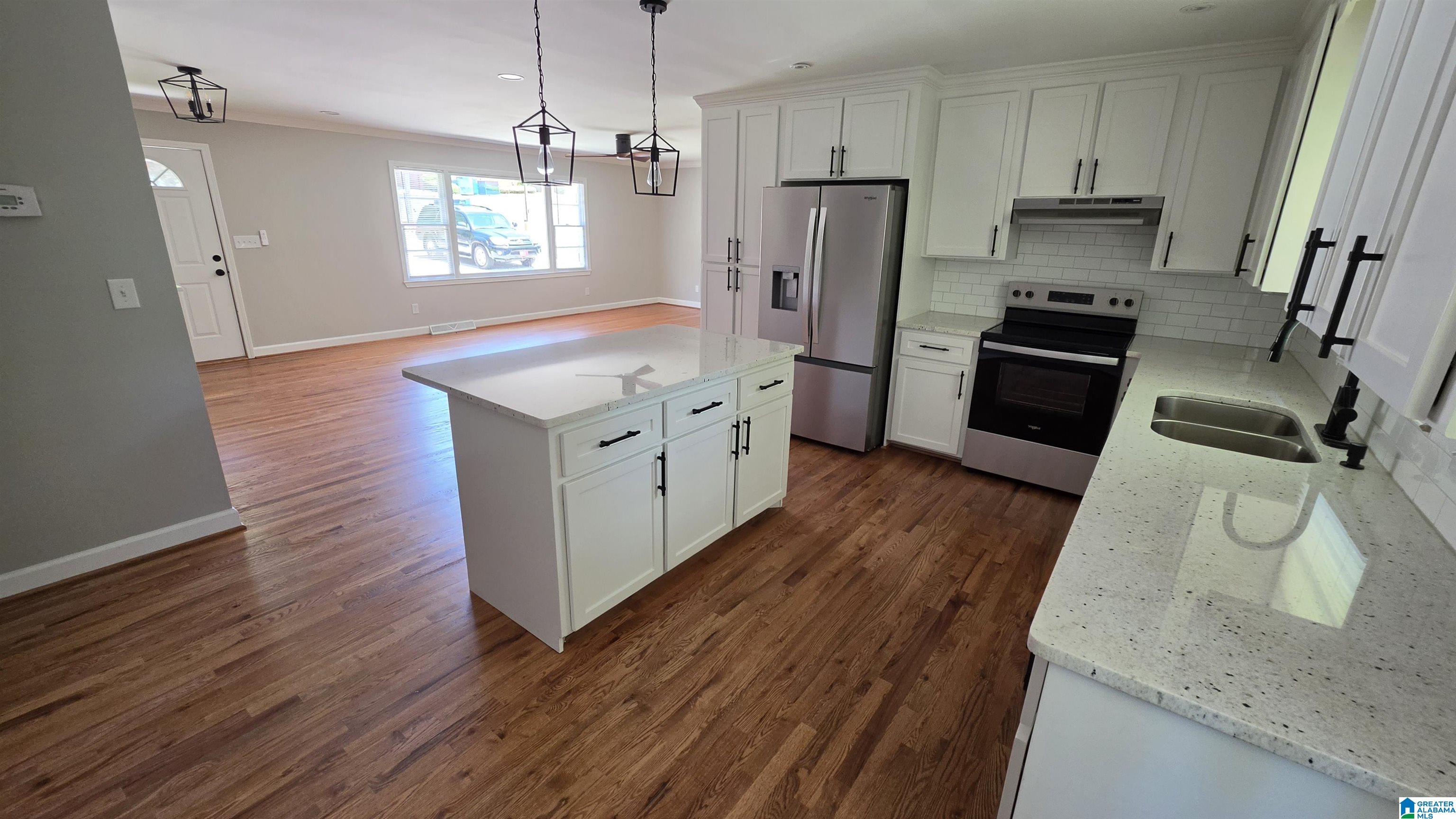 955 3rd Avenue Northwest Alabaster, AL 35007 - Photo 3 of 9