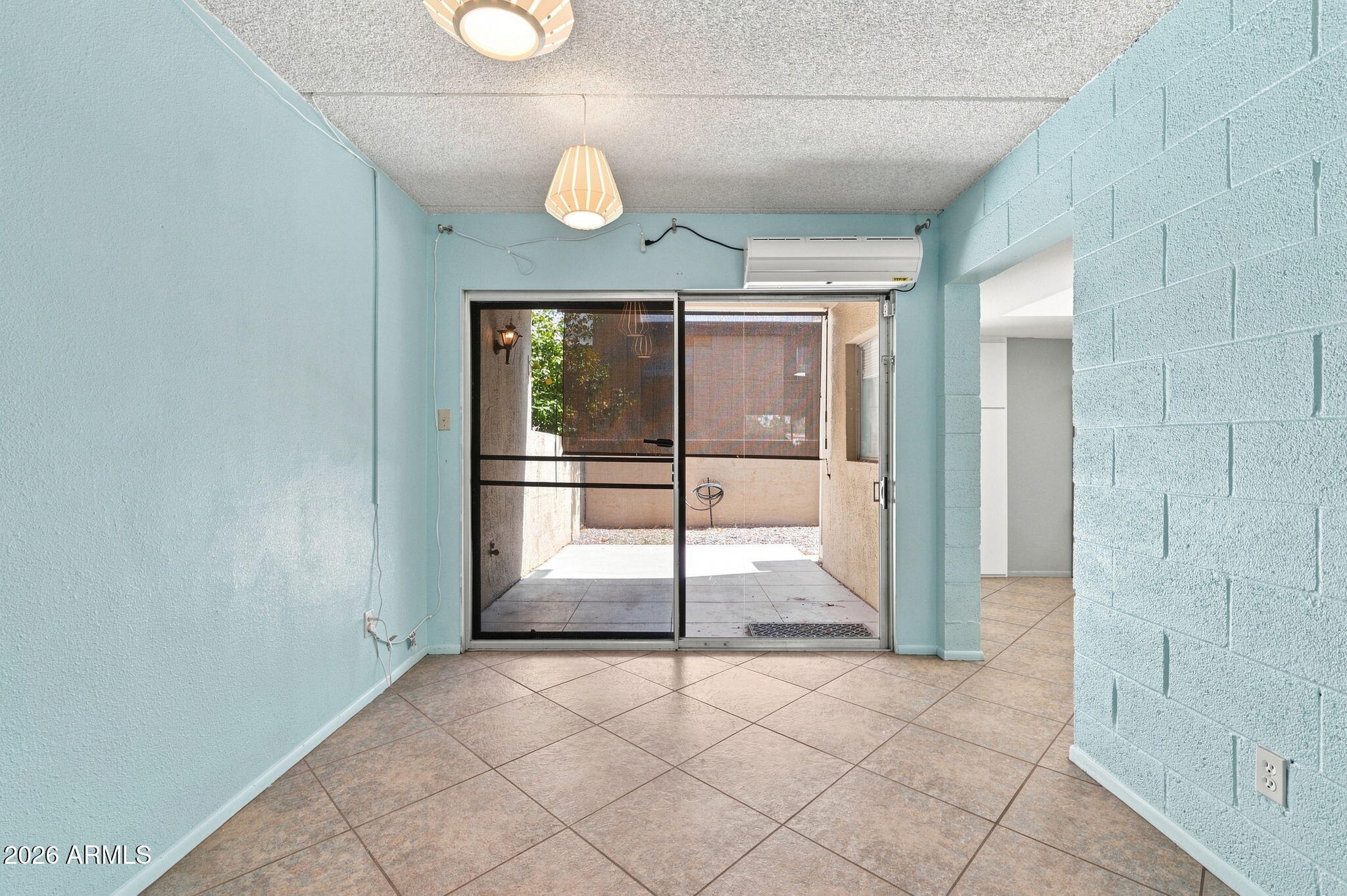 4201 East Camelback Road, Unit 31 Phoenix, AZ 85018 - Photo 6 of 28 7-web-or-mls-Camelback_unit_31 (7)