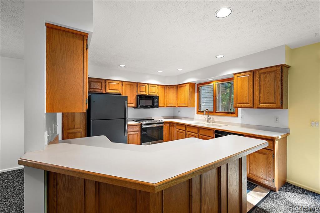6583 Ridgeview Drive Clarkston, MI 48346 - Photo 16 of 65