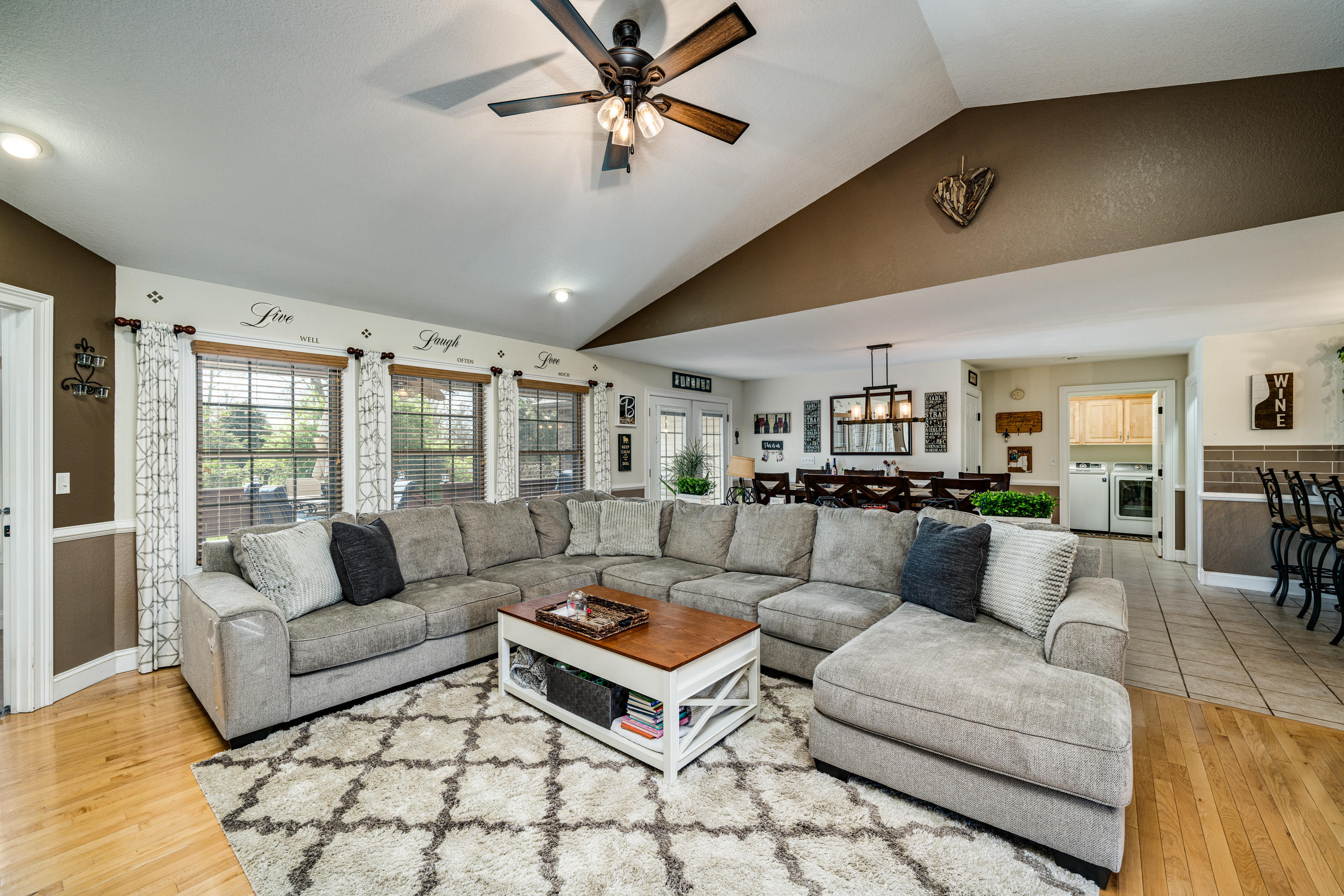 06_Livingroom2_mls