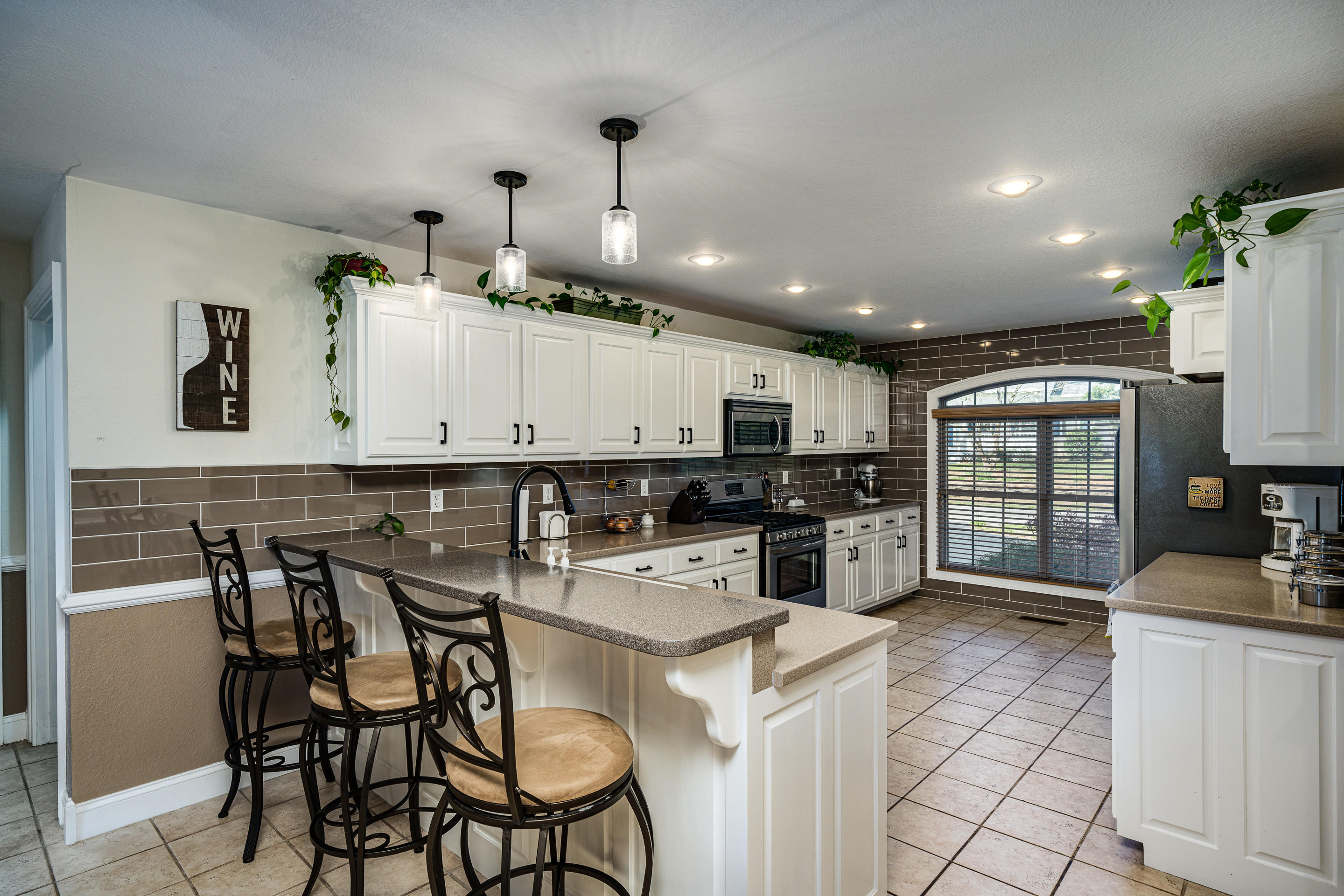 2013 Ona Road Crossville, TN 38572 - Photo 9 of 37 09_Kitchen1_mls