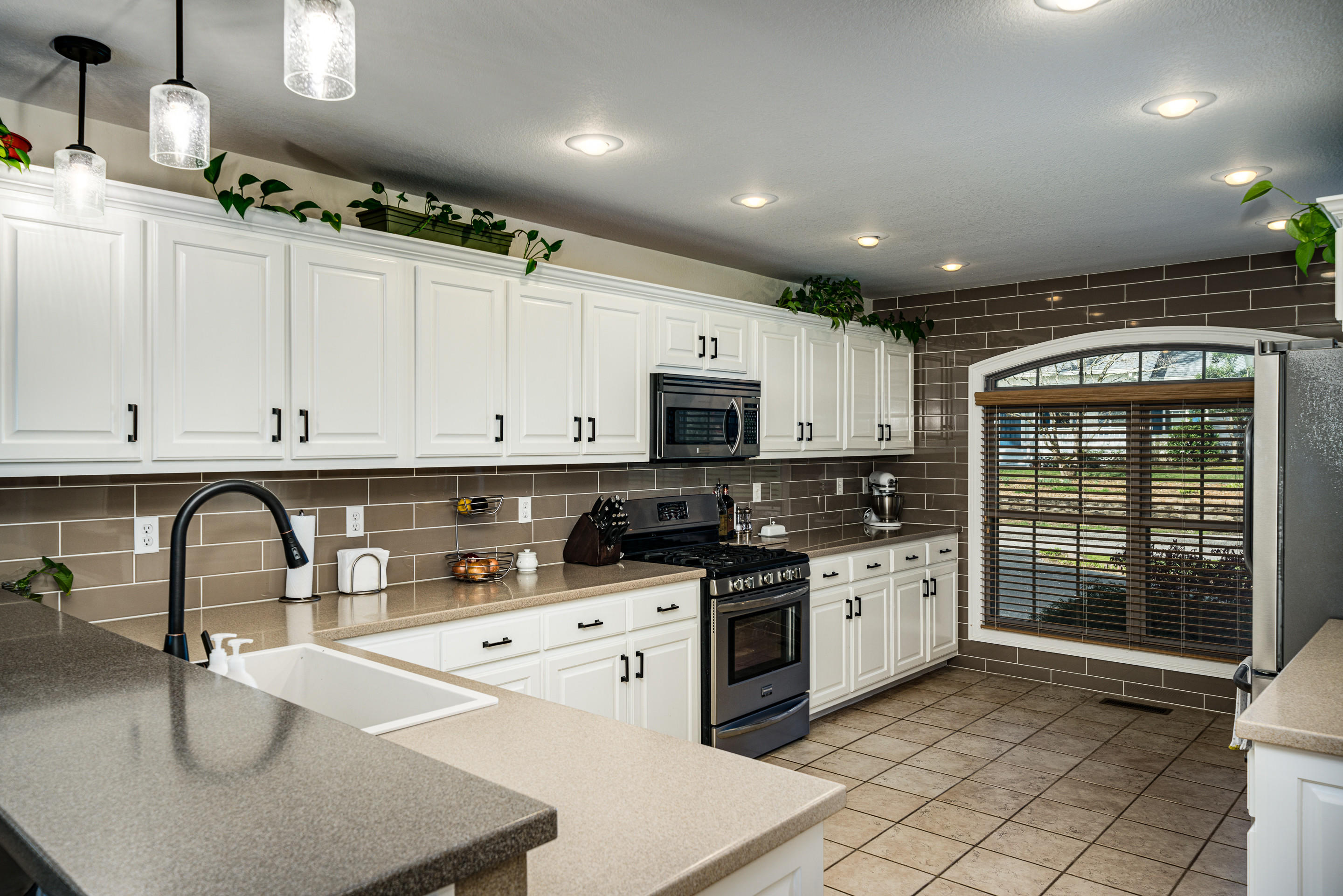 2013 Ona Road Crossville, TN 38572 - Photo 10 of 37 10_Kitchen2_mls