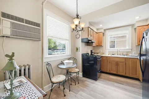 $2,400 | 82 Maple Avenue, Morristown, NJ 07960