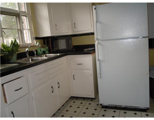 500 Weyman Road Whitehall, PA 15236 - Photo 5 of 10 Kitchen.