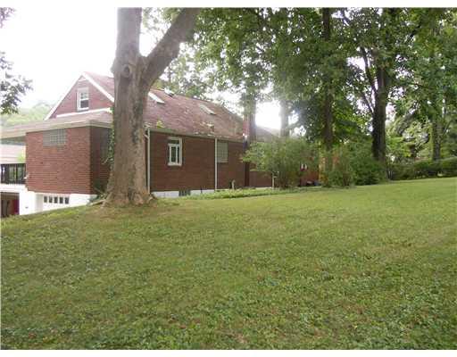 500 Weyman Road Whitehall, PA 15236 - Photo 8 of 10 Exterior Back.