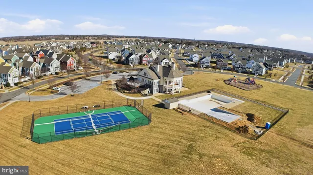 a black and white photo of a living room