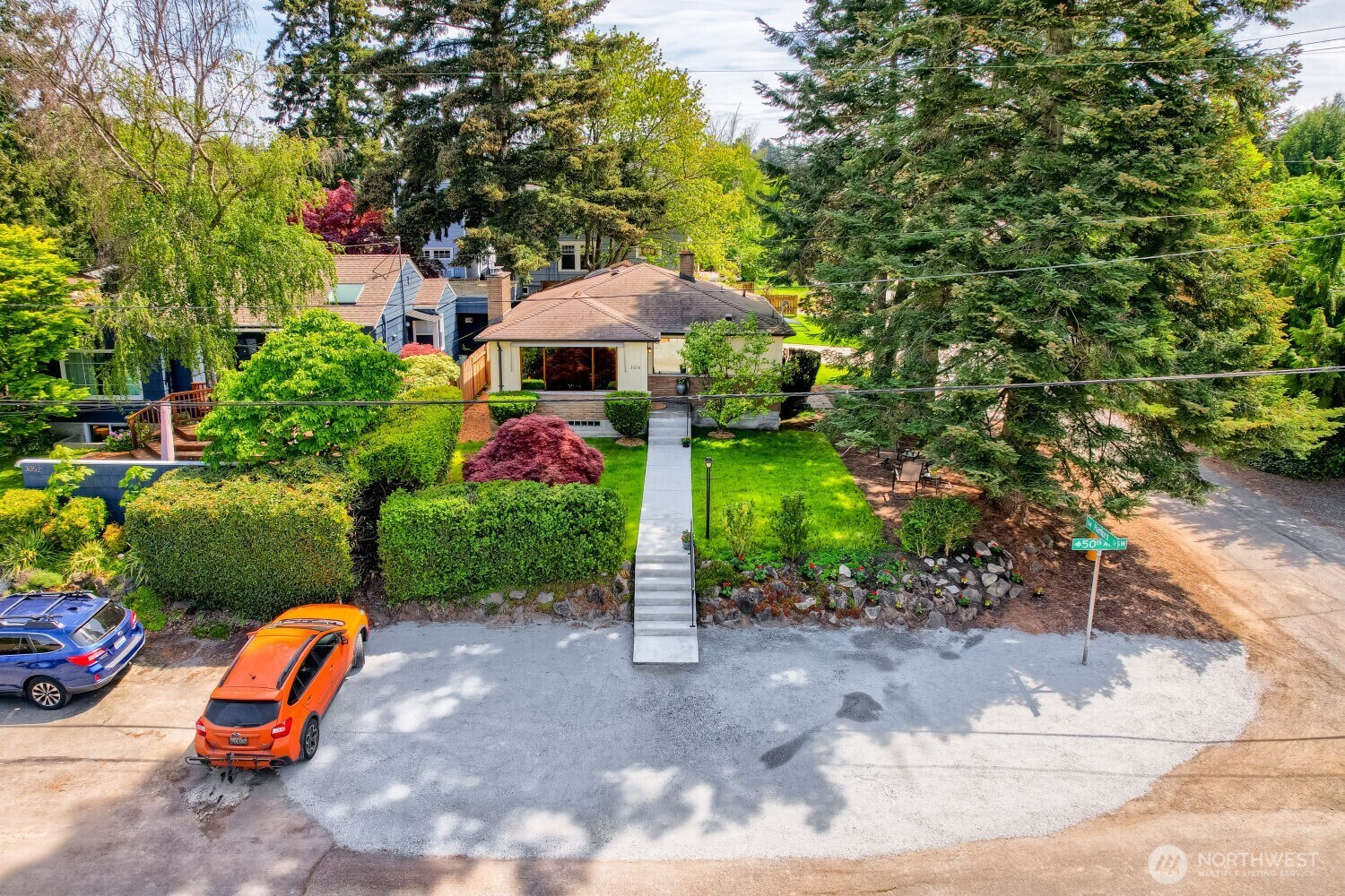 3056 50th Avenue Southwest Seattle, WA 98116 - Photo 7 of 38
