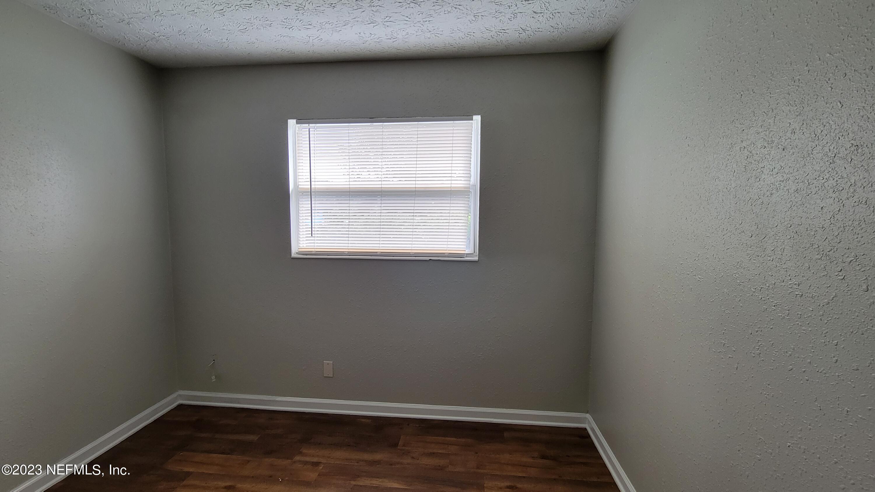 11685 Shellfish Drive Jacksonville, FL 32246 - Photo 21 of 32 a small space with a window