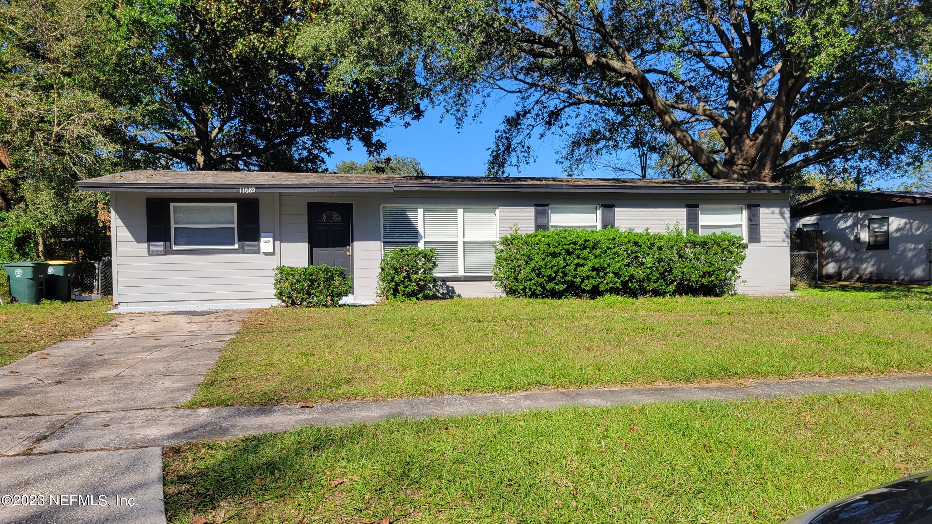 11685 Shellfish Drive Jacksonville, FL 32246 - Photo 3 of 32 a front view of a house with garden