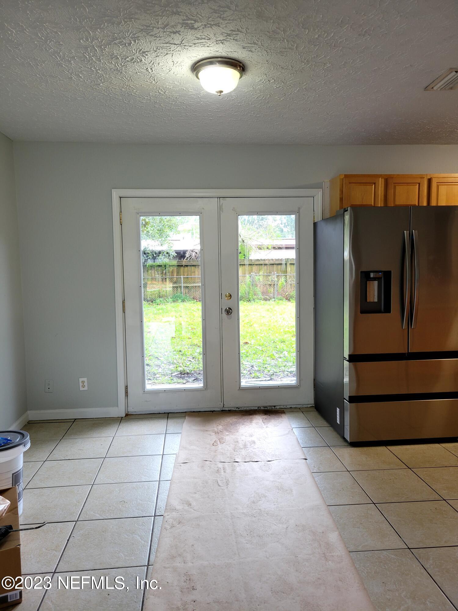 11685 Shellfish Drive Jacksonville, FL 32246 - Photo 4 of 32 a view of room with window