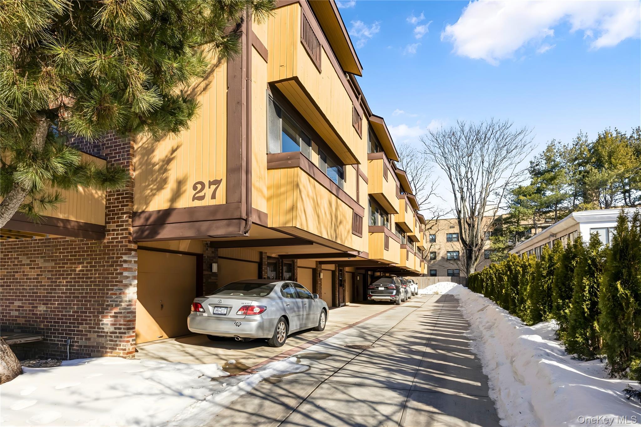 27 Bond Street, Unit B Great Neck, NY 11021 - Photo 1 of 1 Gallery Image 1