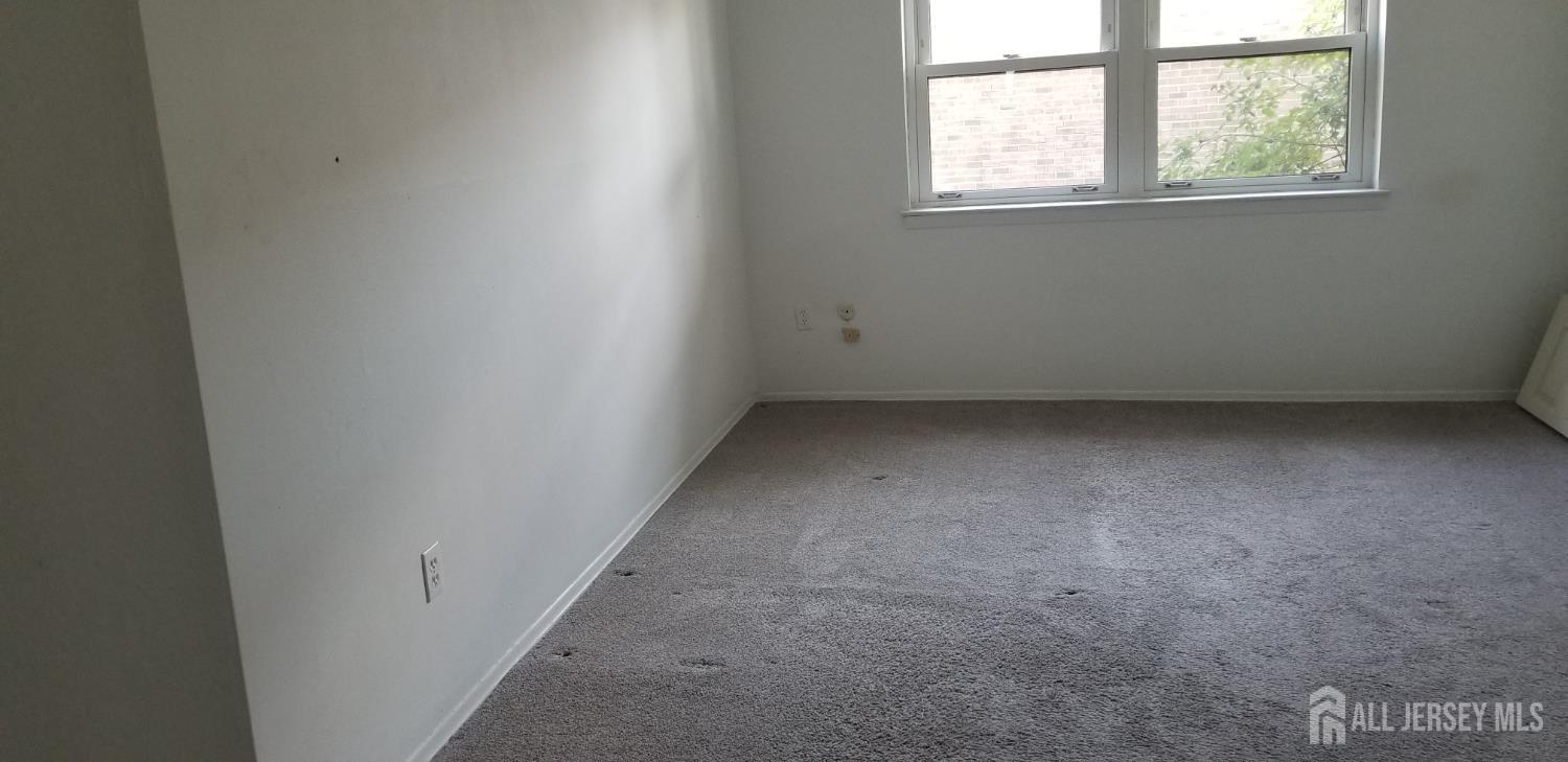 199 Evergreen Road, Unit 14A Edison, NJ 08837 - Photo 13 of 14 an empty room with a window