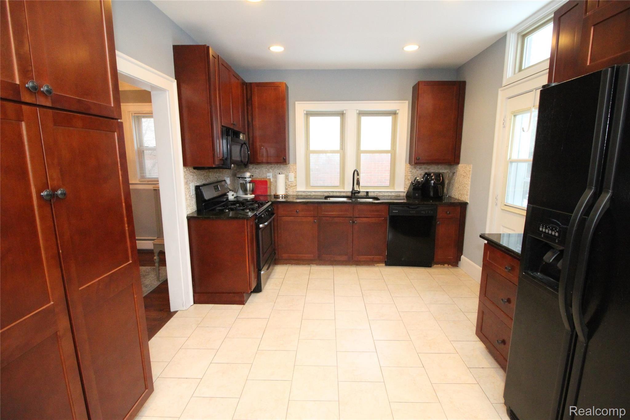 1376 Bedford Road Grosse Pointe, MI 48230 - Photo 20 of 49 IMG_0444.JPG