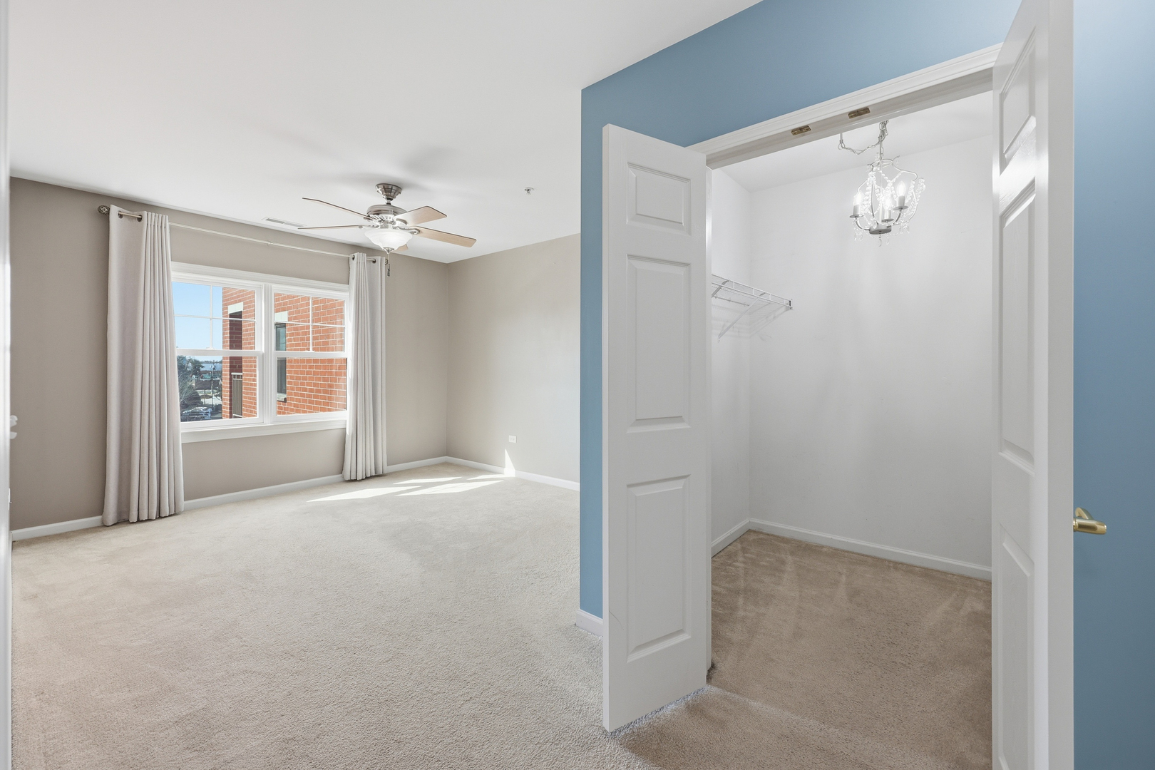 14 South Prospect Street, Unit 402 Roselle, IL 60172 - Photo 14 of 35