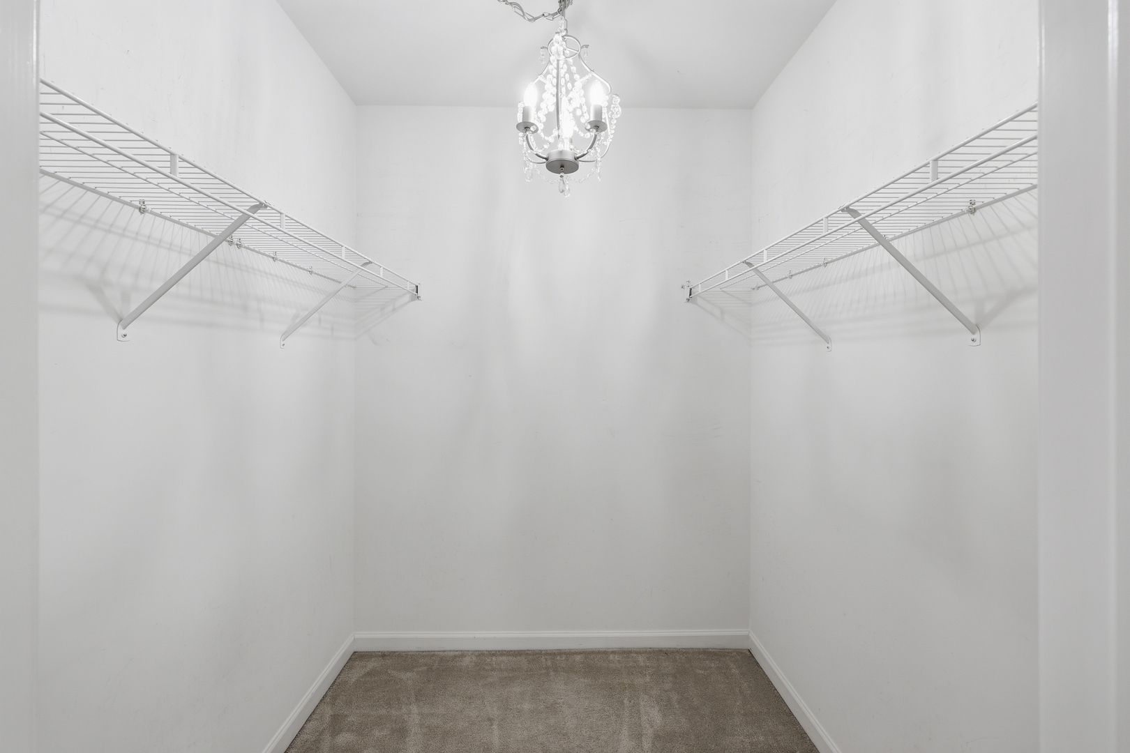 14 South Prospect Street, Unit 402 Roselle, IL 60172 - Photo 21 of 35