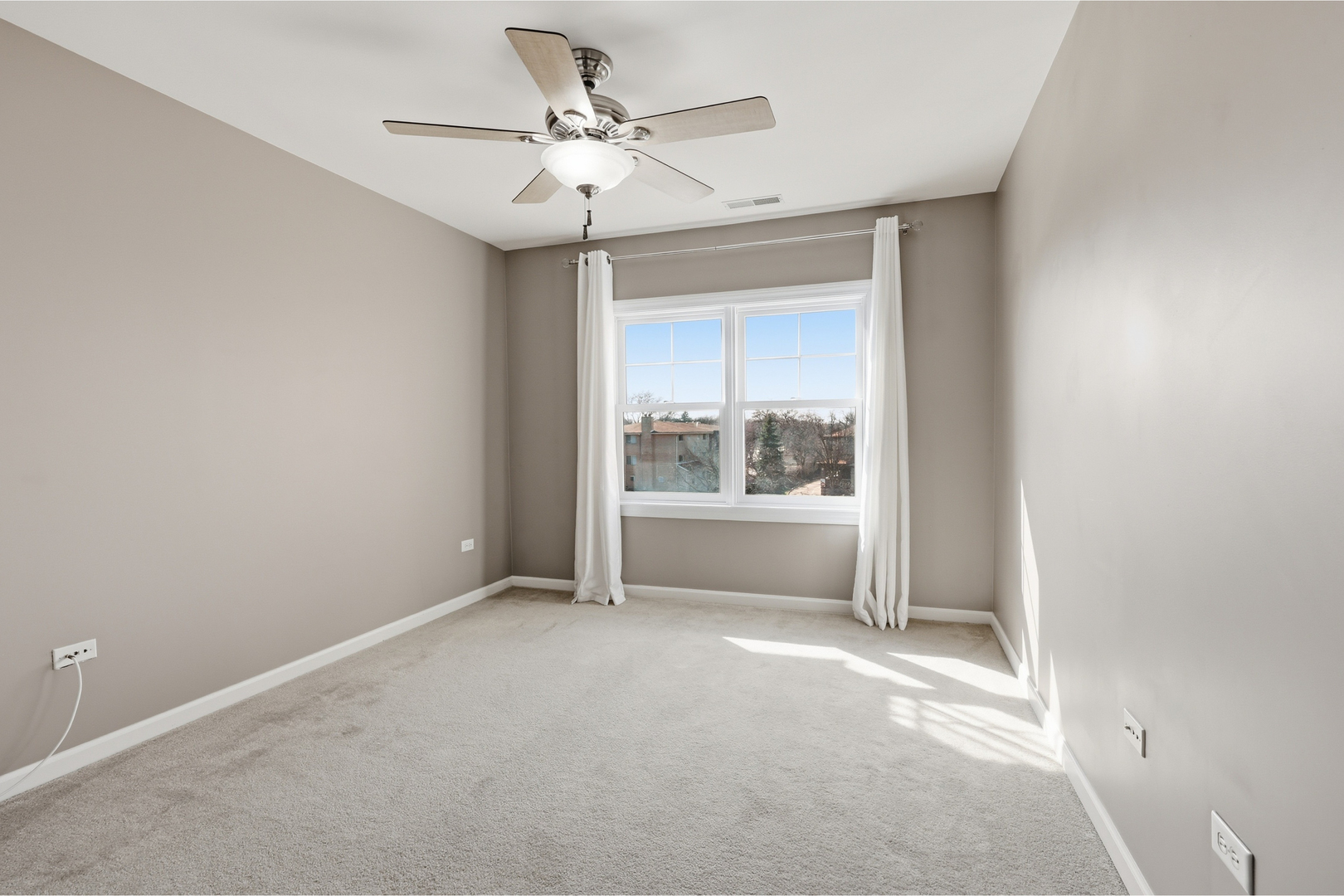 14 South Prospect Street, Unit 402 Roselle, IL 60172 - Photo 22 of 35