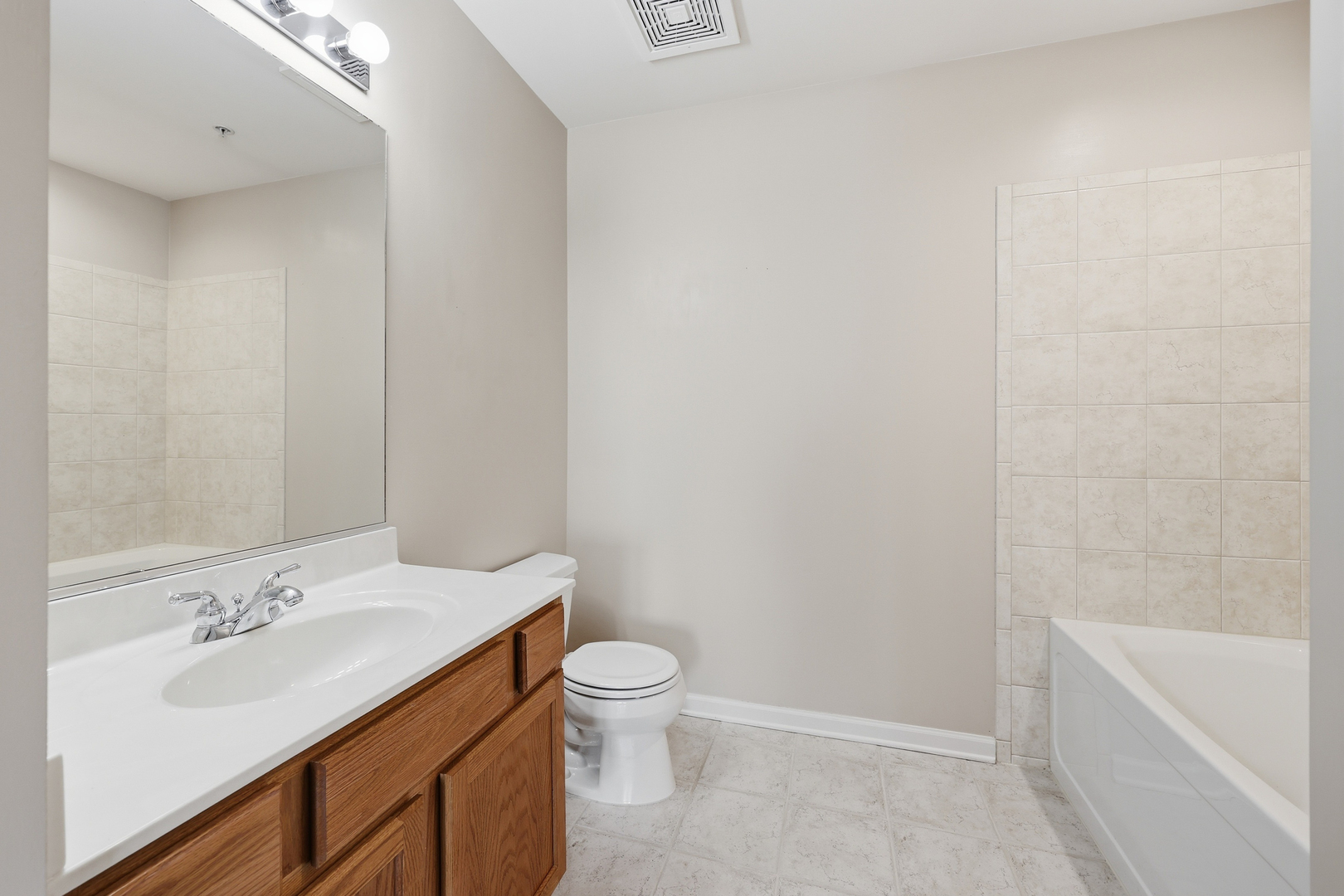 14 South Prospect Street, Unit 402 Roselle, IL 60172 - Photo 24 of 35