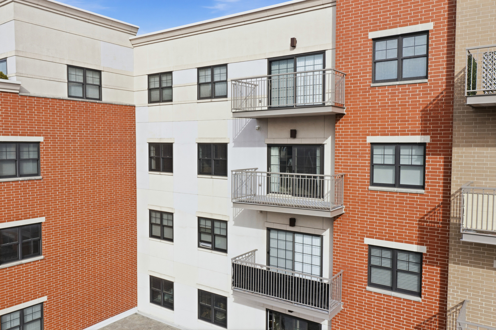 14 South Prospect Street, Unit 402 Roselle, IL 60172 - Photo 3 of 35