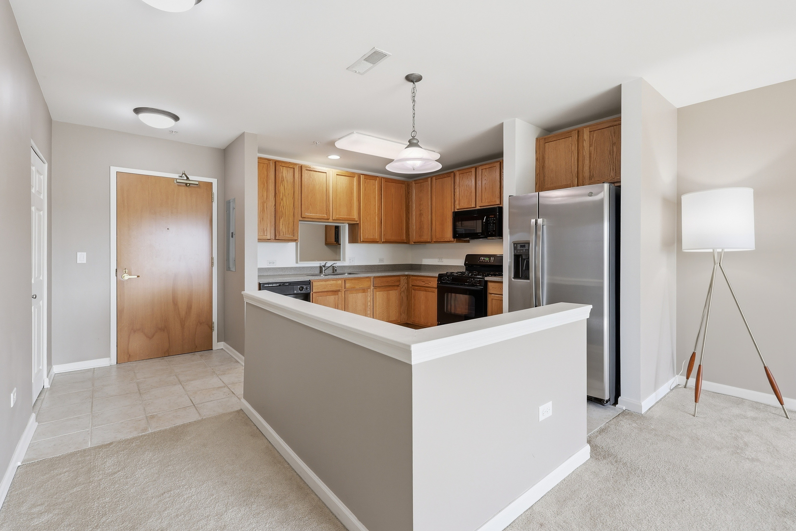 14 South Prospect Street, Unit 402 Roselle, IL 60172 - Photo 6 of 35