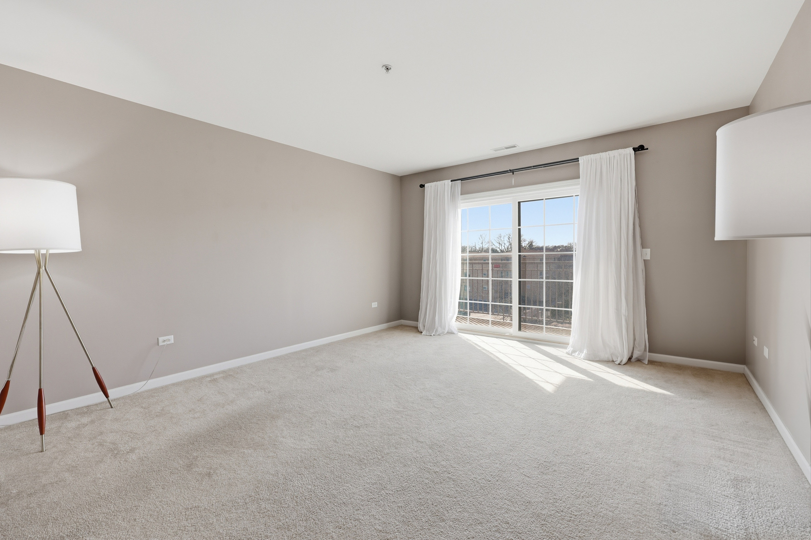 14 South Prospect Street, Unit 402 Roselle, IL 60172 - Photo 7 of 35