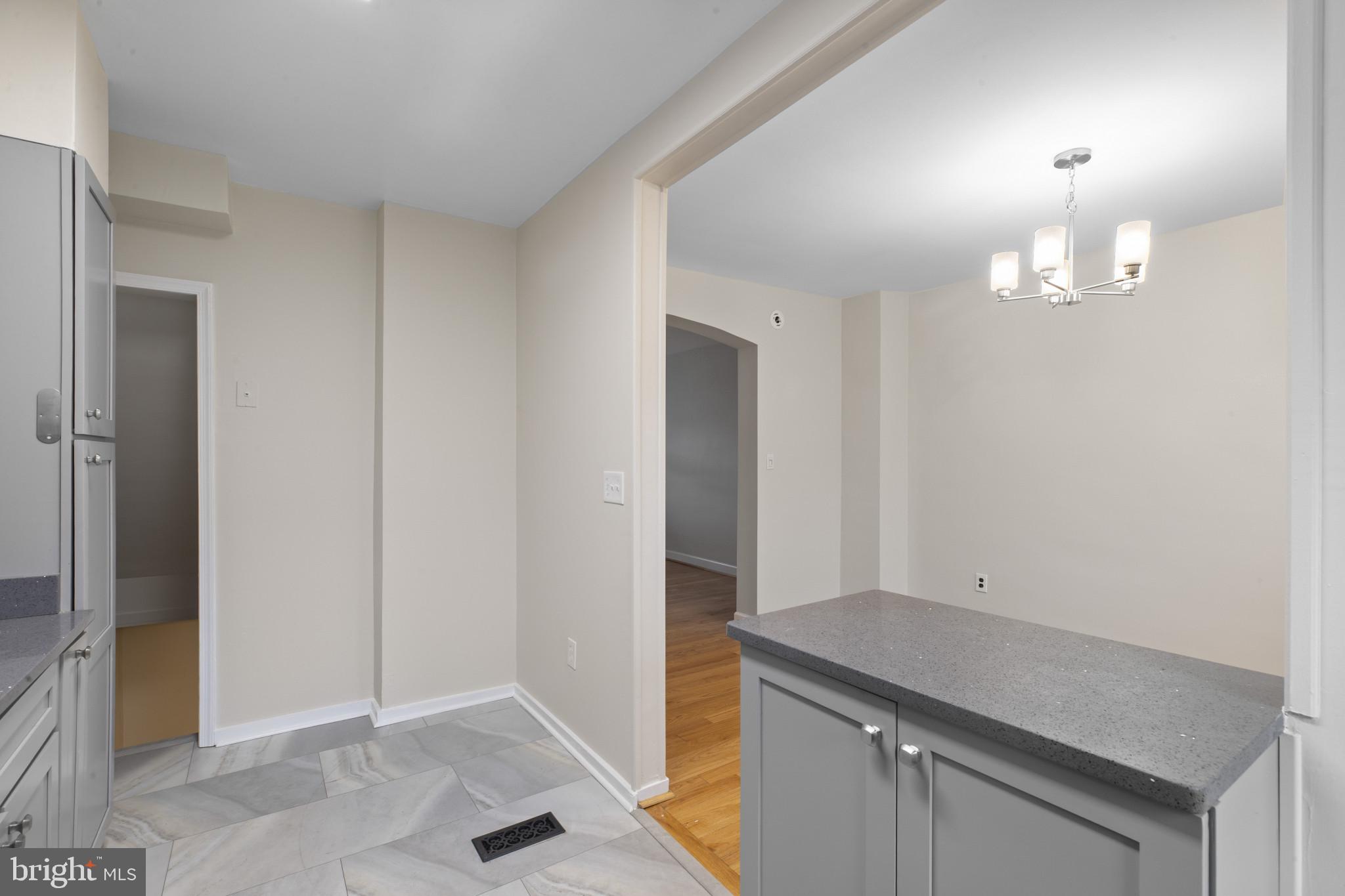 8343 Ridgely Oak Road Parkville, MD 21234 - Photo 11 of 31