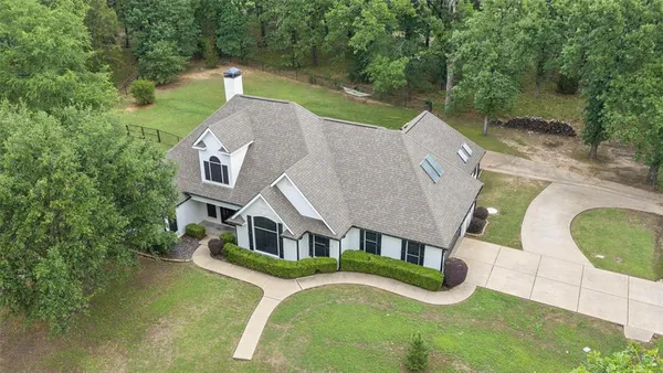$499,999 | 109 Enchanted Drive, Enchanted Oaks, TX 75156