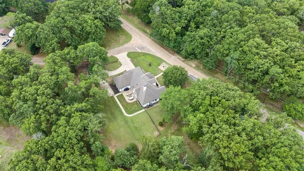 $499,999 | 109 Enchanted Drive, Enchanted Oaks, TX 75156