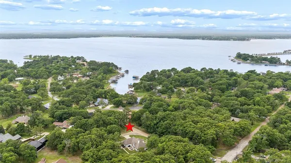 $499,999 | 109 Enchanted Drive, Enchanted Oaks, TX 75156