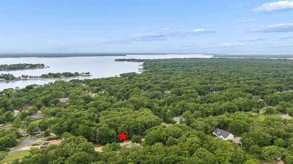 $499,999 | 109 Enchanted Drive, Enchanted Oaks, TX 75156