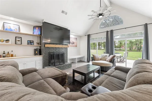 $499,999 | 109 Enchanted Drive, Enchanted Oaks, TX 75156