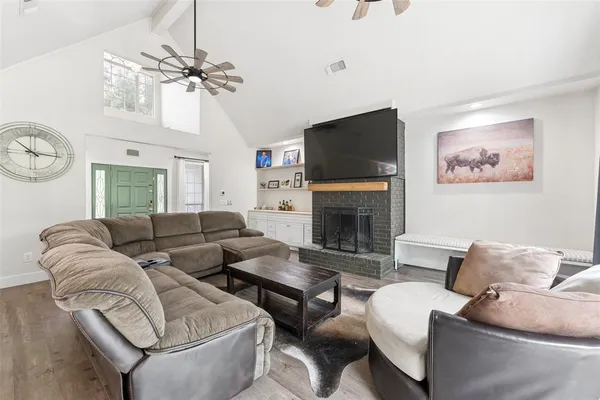 $499,999 | 109 Enchanted Drive, Enchanted Oaks, TX 75156