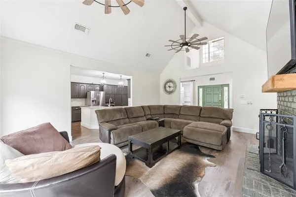 $499,999 | 109 Enchanted Drive, Enchanted Oaks, TX 75156