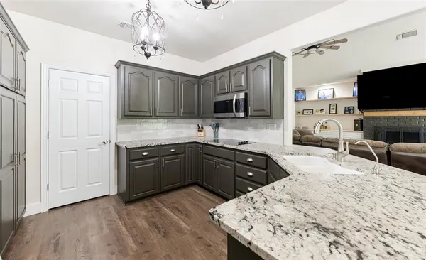 $499,999 | 109 Enchanted Drive, Enchanted Oaks, TX 75156