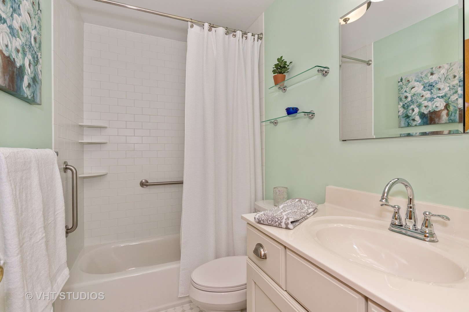 411 Beck Road Lindenhurst, IL 60046 - Photo 12 of 18 a bathroom with a sink a toilet and shower