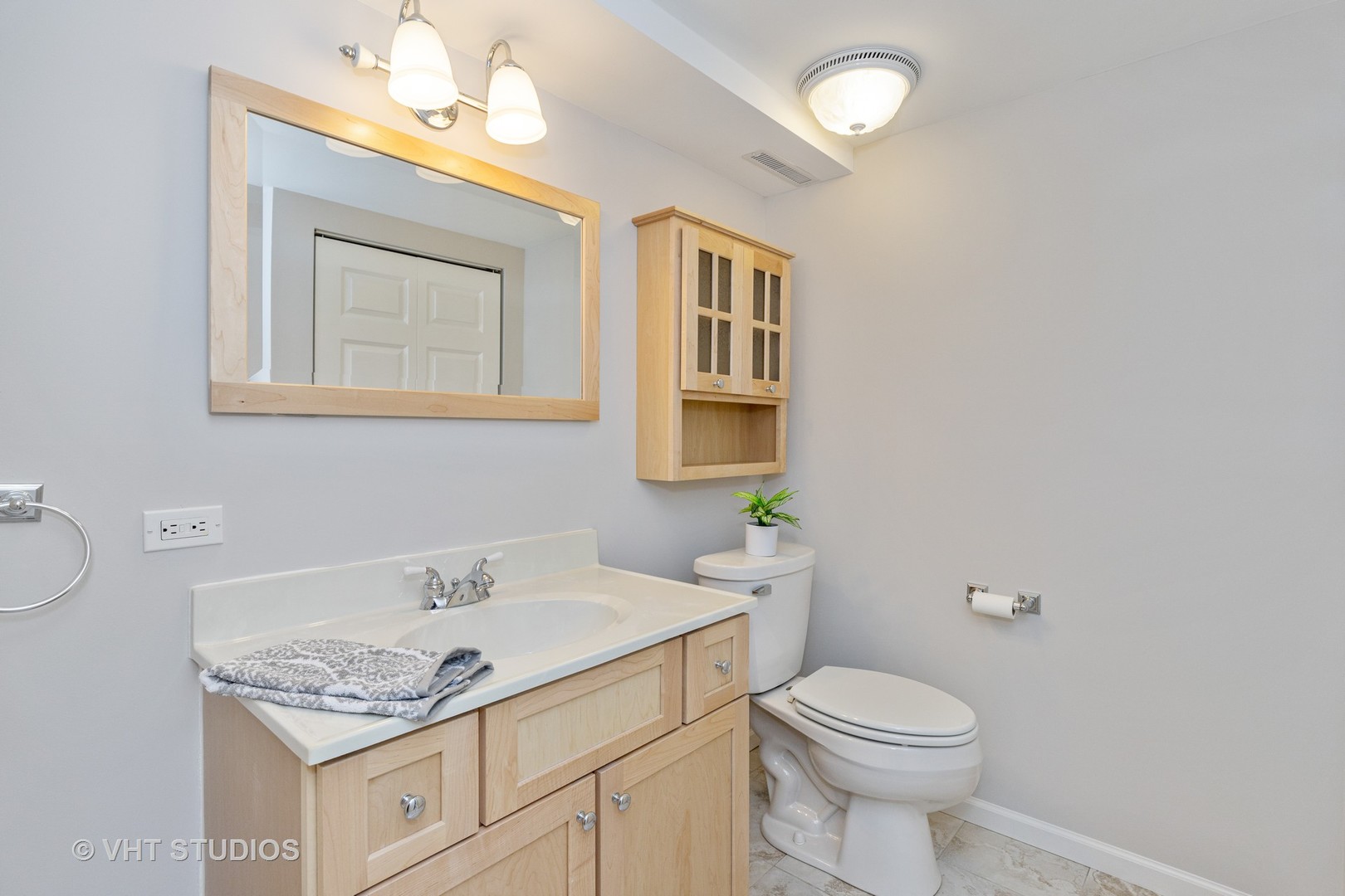 411 Beck Road Lindenhurst, IL 60046 - Photo 14 of 18 a bathroom with a toilet a sink and mirror