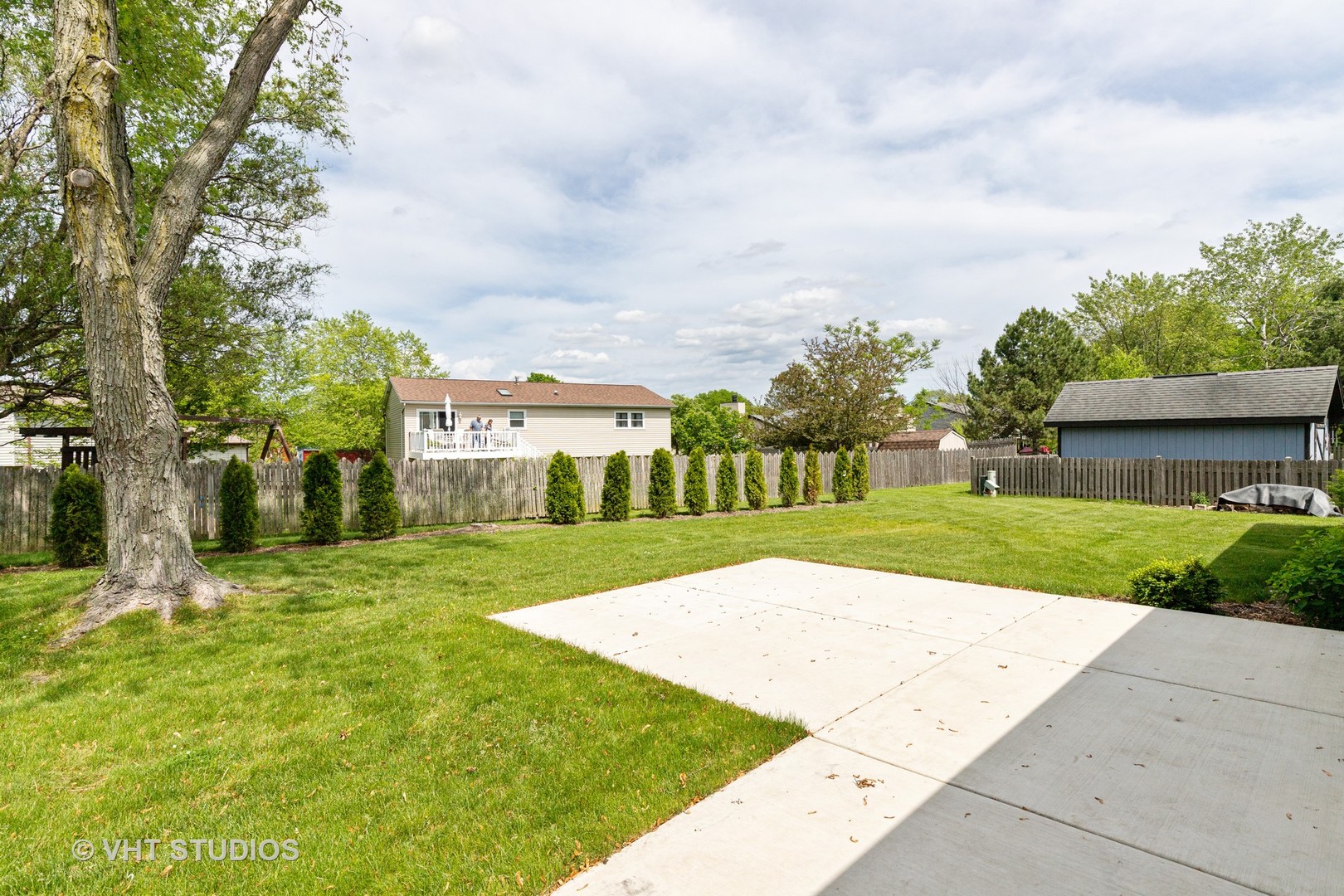411 Beck Road Lindenhurst, IL 60046 - Photo 18 of 18 a view of a big yard with palm trees
