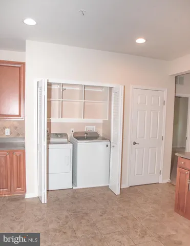 an empty room with windows and ceiling fan