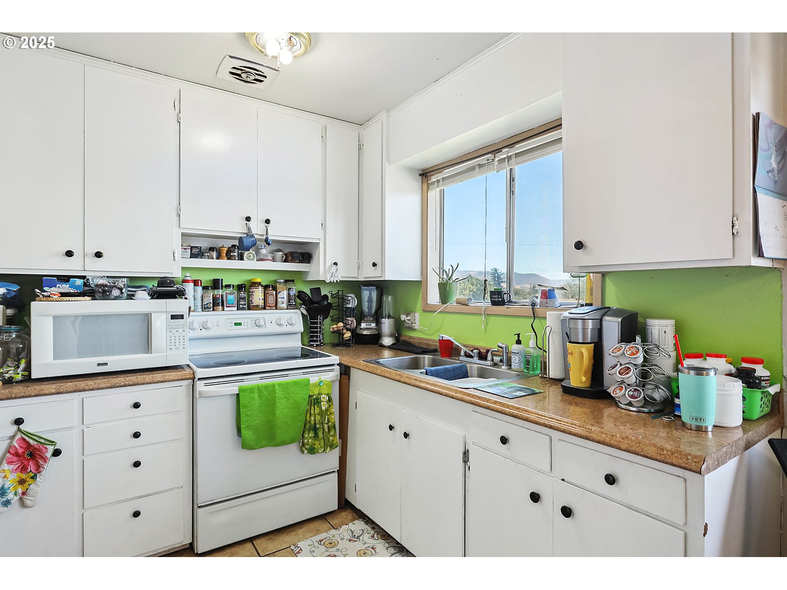 1906 East 10th Street The Dalles, OR 97058 - Photo 14 of 33