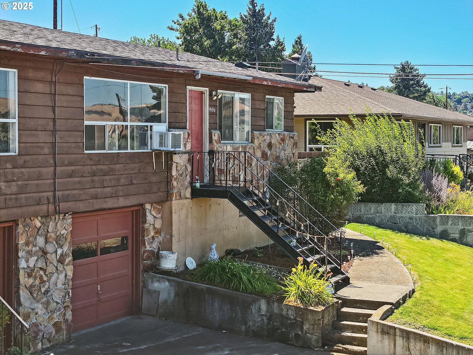 1906 East 10th Street The Dalles, OR 97058 - Photo 4 of 33