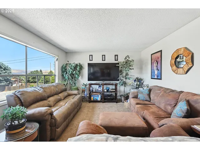 $425,000 | 1906 East 10th Street, The Dalles, OR 97058