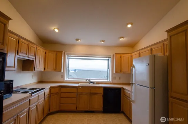 $2,800 | 1902 Creekside Place, Anacortes, WA 98221