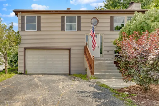 $399,700 | 853 Voyager Drive, Bartlett, IL 60103