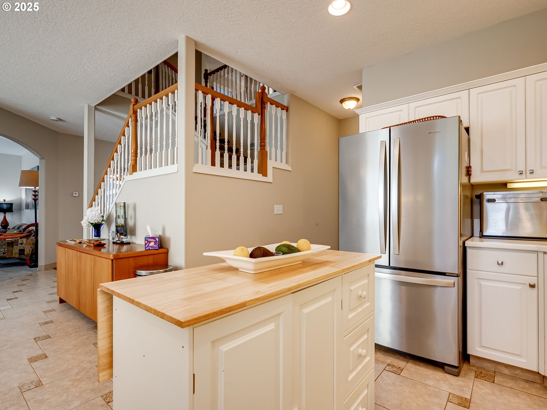 756 Sunset Ridge Drive Washougal, WA 98671 - Photo 11 of 47 a kitchen with stainless steel appliances a refrigerator sink and cabinets