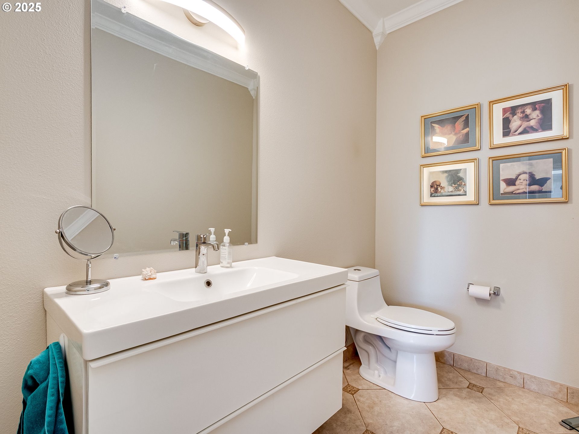 756 Sunset Ridge Drive Washougal, WA 98671 - Photo 21 of 47 a bathroom with a toilet sink and mirror