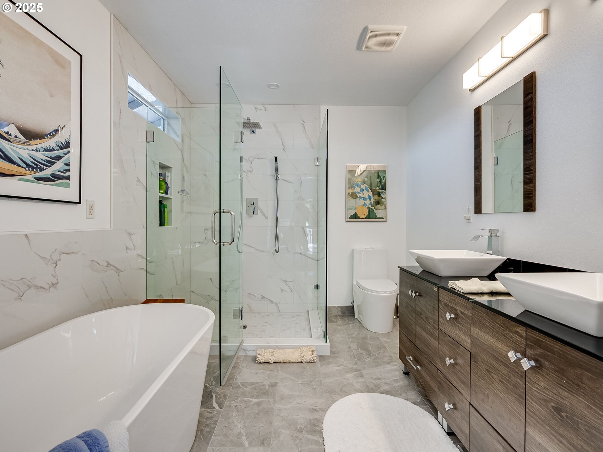 756 Sunset Ridge Drive Washougal, WA 98671 - Photo 31 of 47 a bath room with a toilet a bath tub and a shower