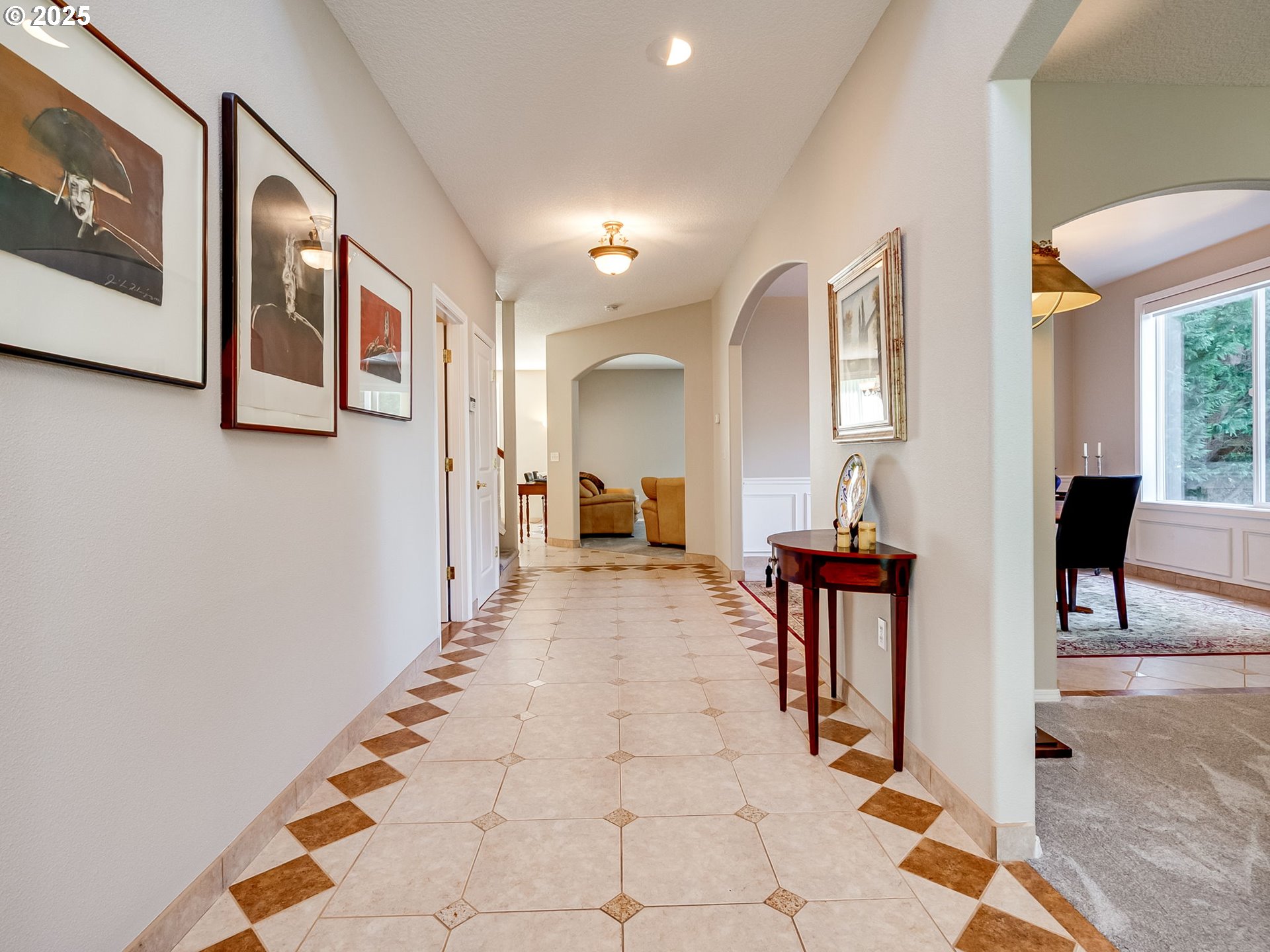 756 Sunset Ridge Drive Washougal, WA 98671 - Photo 4 of 47 a view of a hallway with couches and dining table