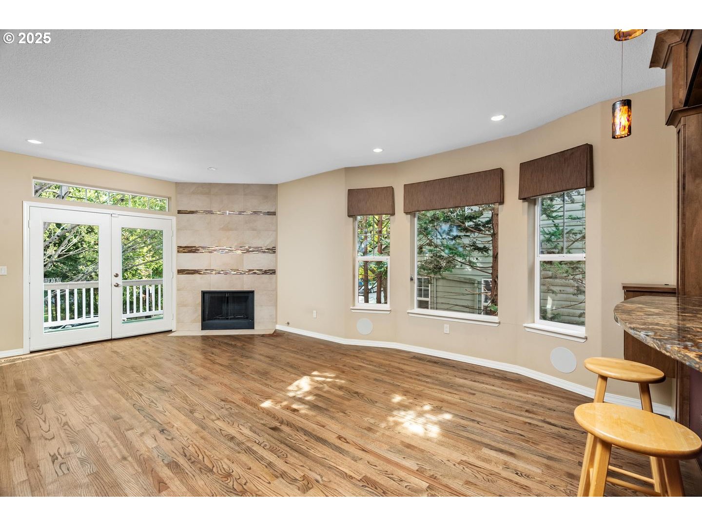 3531 South Kelly Avenue Portland, OR 97239 - Photo 12 of 40 Living Room