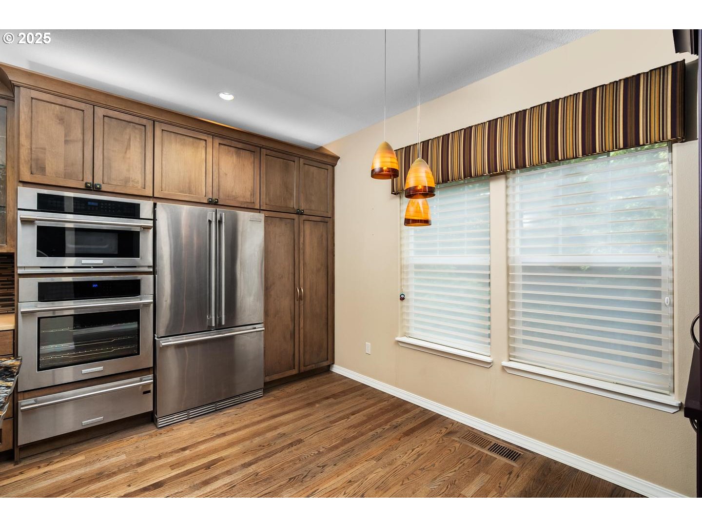 3531 South Kelly Avenue Portland, OR 97239 - Photo 18 of 40 Kitchen/Dining Room