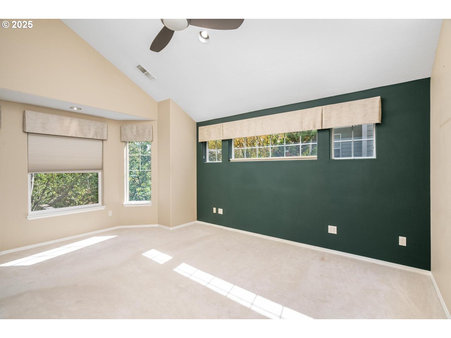 3531 South Kelly Avenue Portland, OR 97239 - Photo 22 of 40 Owner's Suite Bedroom