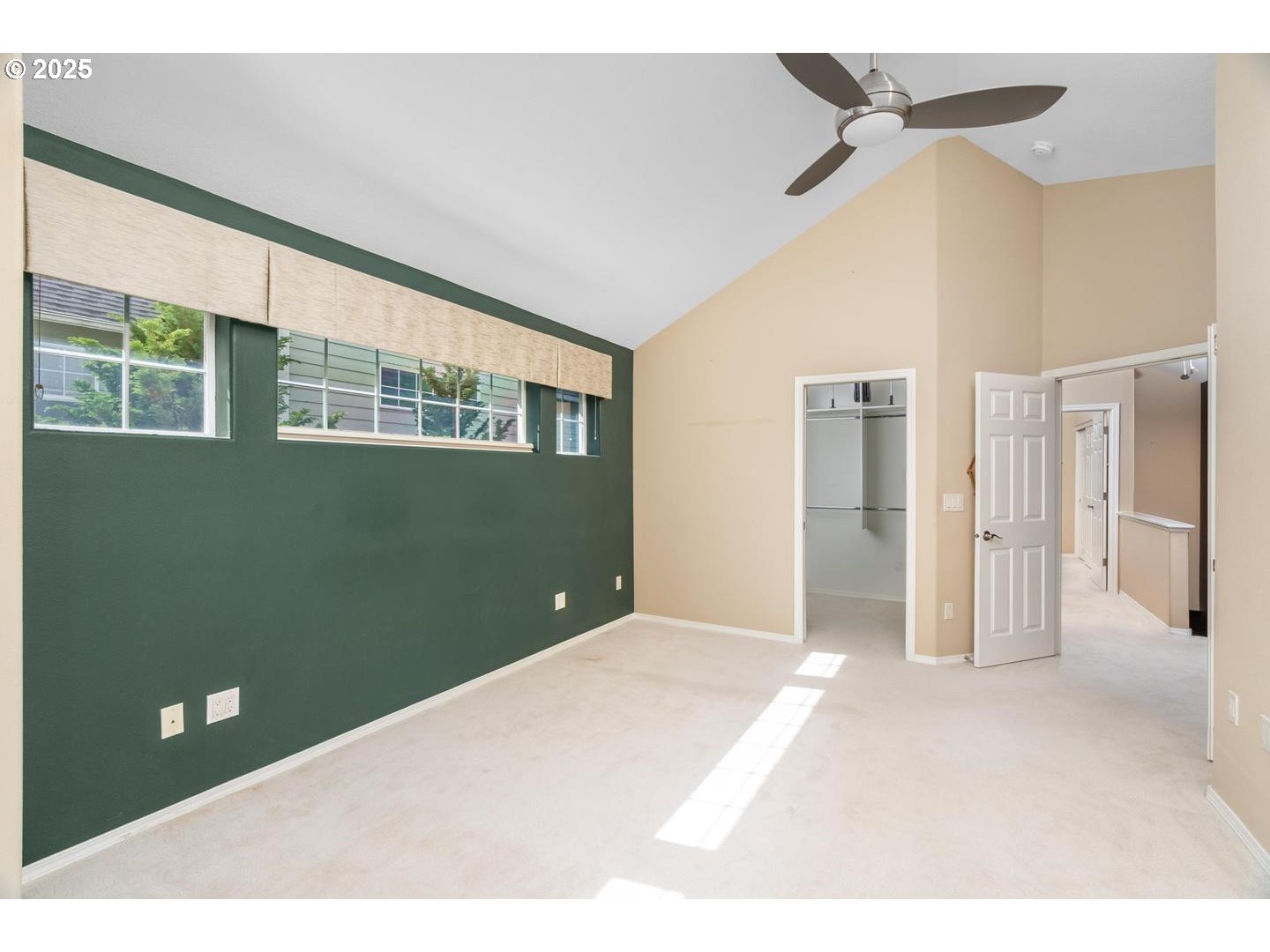 3531 South Kelly Avenue Portland, OR 97239 - Photo 24 of 40 Owner's Suite Bedroom